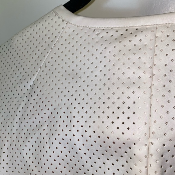 White Jacket | Robert Rodriguez - Picture 7 of 12